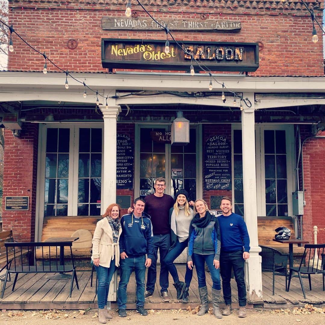 アシュリー・ハートのインスタグラム：「Thanks for having us @travelnevada  You have so much incredible country to explore, from the amazing Lake Tahoe to the little towns like Genoa and meeting all the lovely locals along the way, you have my heart ❤️ @helloworldau . #travelshow #nevada #smalltown #laketahoe #roadtrip #usa🇺🇸」
