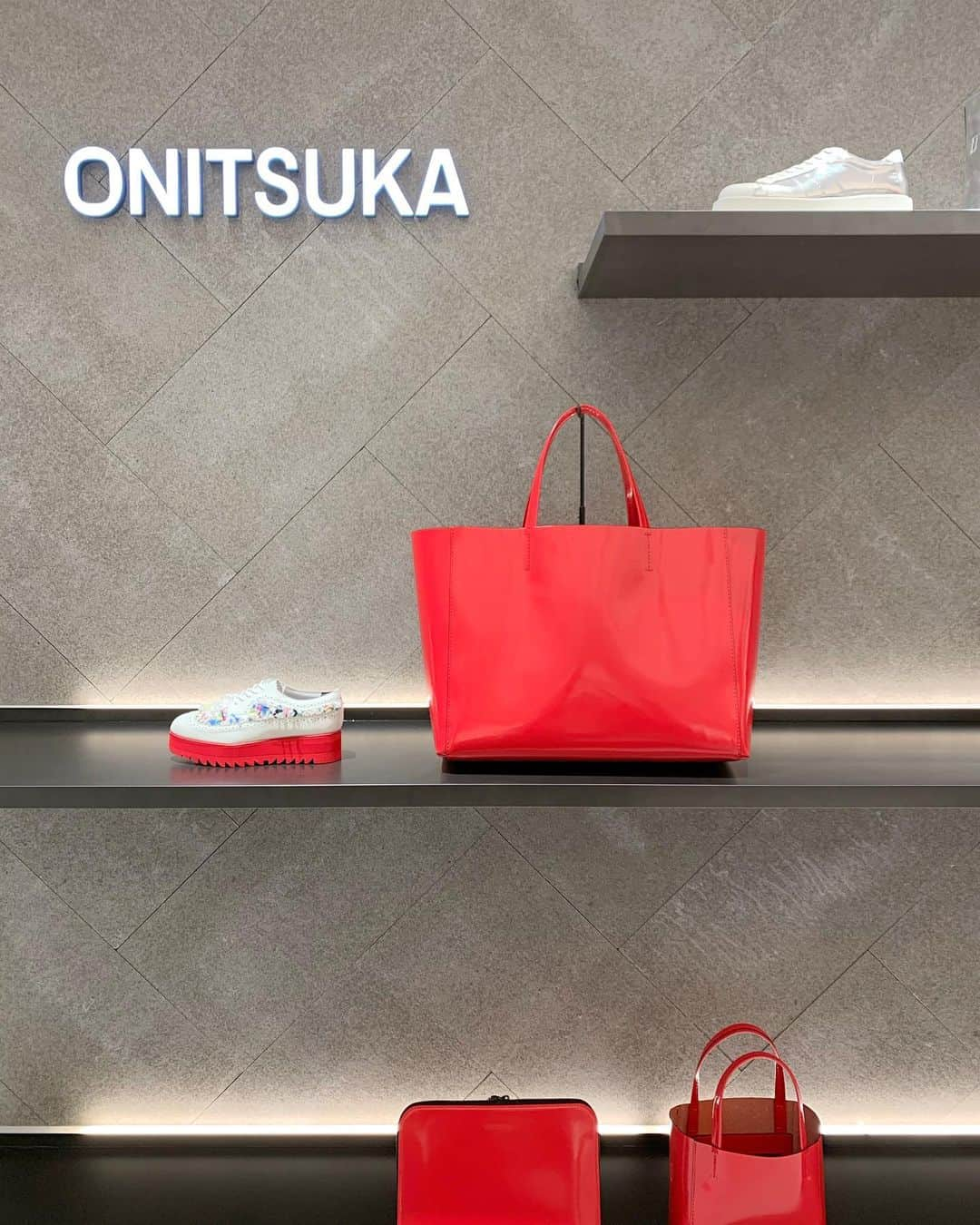 碓井玲菜さんのインスタグラム写真 - (碓井玲菜Instagram)「🖤❤️ONITSUKA🧡🖤 #THEONITSUKA #ジオニツカ #ONITSUKA #PR」11月20日 8時32分 - reina_usui