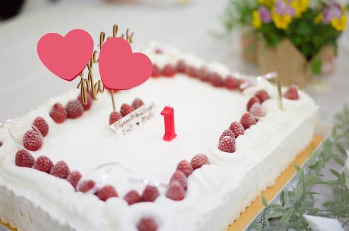 甲斐麻美さんのインスタグラム写真 - (甲斐麻美Instagram)「義姪っ子の結婚パーティーを家族全員で開催しました。  会場からテーブルセッティング、料理、ドリンク、撮影、プロジェクターで映像流したりなど、それぞれで協力しながら作り上げた時の達成感は凄かった。  わたしは夫の家族が大好きで（笑）いつも嫁げて良かったな〜と思うのだけど、この日も一日走り回りつつ（笑）改めて思いながら過ごしました。  義姪っ子の旦那さんはオーストラリア出身で、国際結婚なんです。 彼らは本当に素敵なカップルで、旦那さんは気配りが凄くて、とても優しい！ わたしがハンドドリップでコーヒーを淹れる時、いつも嬉しそうに見ていてくれるし（笑）  二人が幸せでありますように。 と、願うわたしも幸せだ」11月20日 9時24分 - kaico_asami
