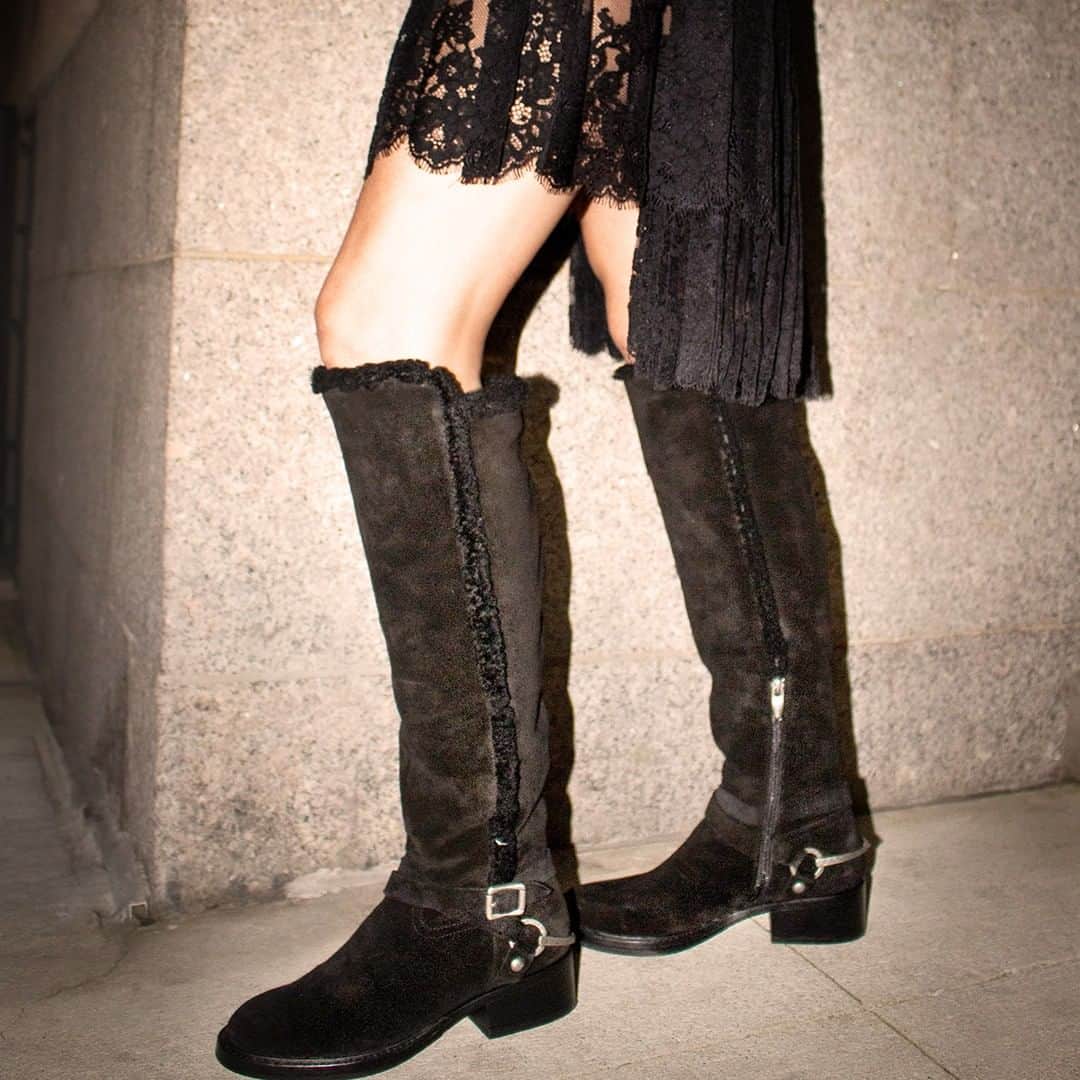 のインスタグラム：「Black on black. Find the Hardine at @nordstrom #SigersonMorrison // @juliavonboehm」