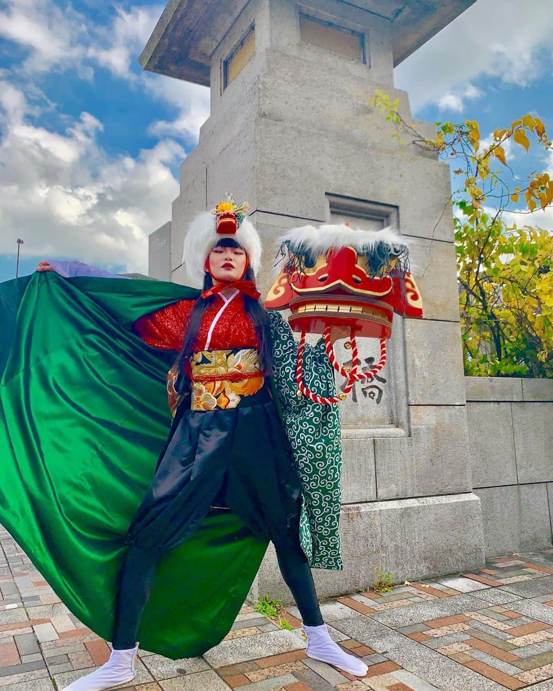 美馬寛子さんのインスタグラム写真 - (美馬寛子Instagram)「Thank you for watching the IG LIVE @missuniversejapan last night for 2019 Japanese National Costume announcement🇯🇵‼️﻿ ﻿ Our costume this year is "SHISHIMAI" 😊👍🏼﻿ ﻿ ﻿ インスタLiveをご覧頂きありがとうございました✨﻿ 2019年JAPANのナショナルコスチュームは『獅子舞』‼︎‼︎﻿ 伝統と厳格をまといながらダイナミックなパフォーマンスを﻿ 世界で披露してくれることでしょう✨﻿ 世界大会への出発までいよいよ1週間となりました。﻿ 皆様、@__ako_kamo__ の応援どうぞよろしくお願いいたします🇯🇵✨﻿ ﻿ Special thanks﻿ 司会：大久保沙織 @saori_okubo_﻿ デザイナー:秋山希生　@kioi_akiyama .﻿ .﻿ #missuniverse﻿ #missuniverse2019﻿ #missuniversejapan﻿ #missuniversejapan2019﻿ #ミスユニバース﻿ #ミスユニバースジャパン﻿ #ミスユニバース2019﻿ #ミスユニバースジャパン2019﻿ #ナショナルディレクター﻿ #nationaldirector #美馬寛子﻿ #AKOKAMO #加茂あこ﻿ #ナショナルコスチューム﻿ #nationalcostume #獅子舞﻿ @hirokomima ﻿ @__ako_kamo__ ﻿ @missuniverse」11月20日 9時58分 - hirokomima