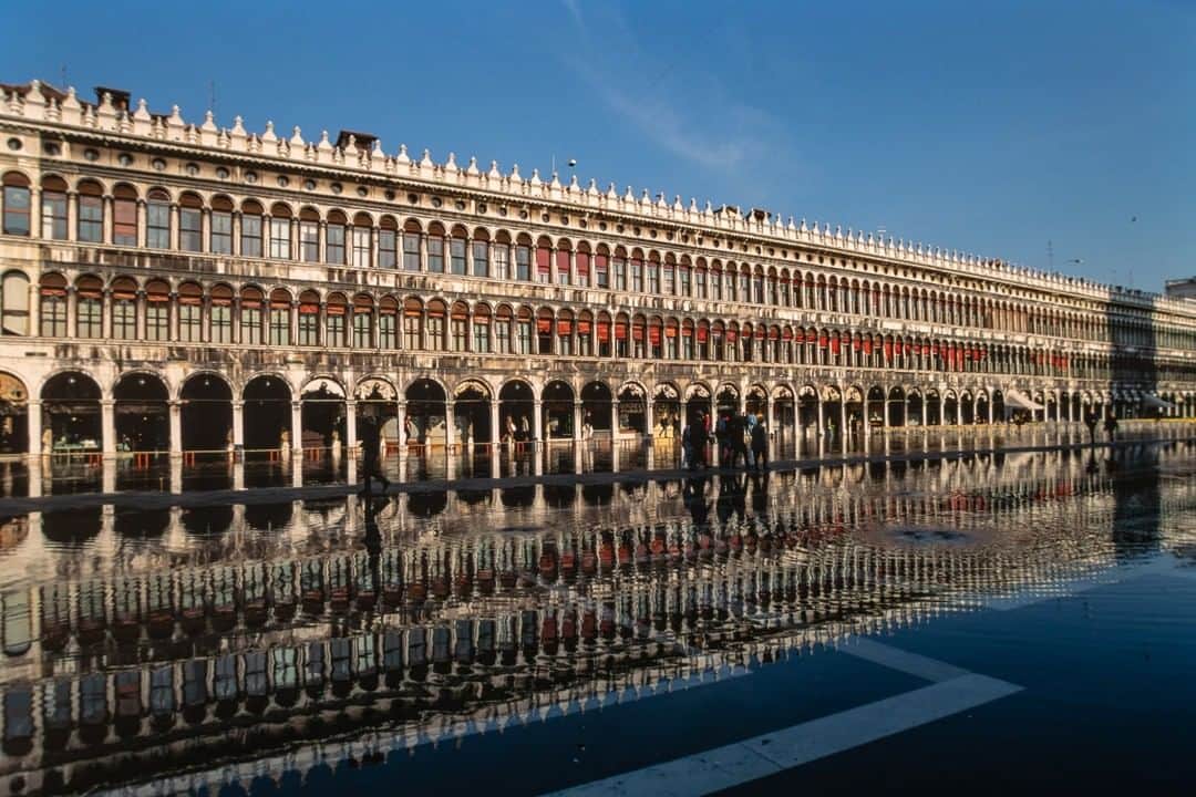 National Geographic Travelさんのインスタグラム写真 - (National Geographic TravelInstagram)「Photo by Michael Yamashita @yamashitaphoto | For the third time in less than a week, Venice has experienced monumental acqua alta (Italian for high water). The city’s most revered historical sites have been submerged under the worst flooding in half a century. A state of emergency was declared late last week and St. Mark’s Square was also closed. Pictured here is the square in 1993, during what was considered normal acqua alta when the water was only ankle-deep. #acquaalta #Venice #piazzasanmarco #flooding #veniceitaly」11月20日 10時05分 - natgeotravel