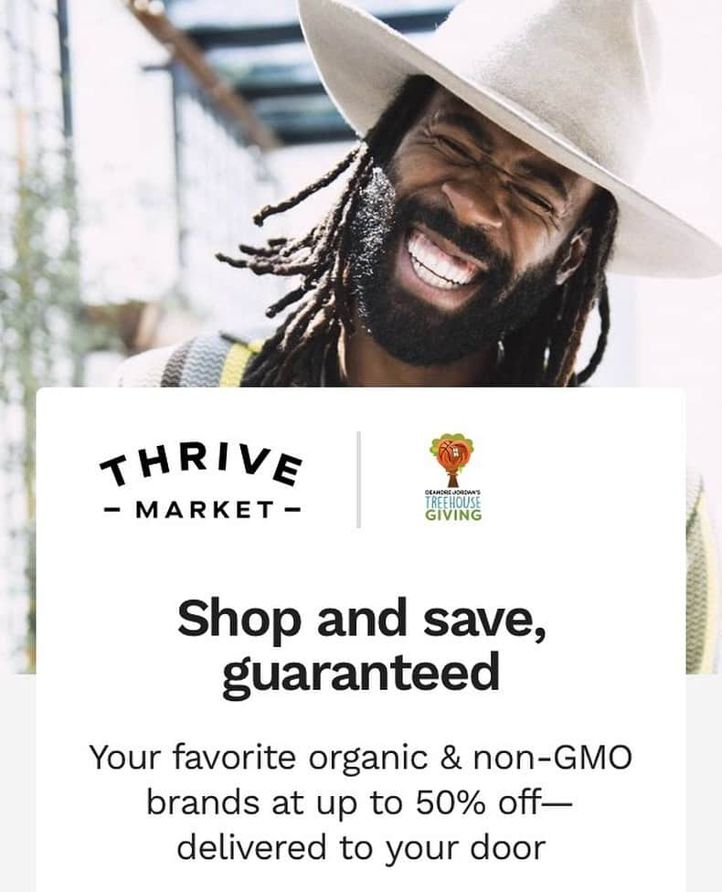 デアンドレ・ジョーダンのインスタグラム：「I partnered up with Thrive Market to make sure having a plant-based meal is an accessible option for you and your family the Holidays! While we all reflect on the things we're grateful for, let's be mindful of the impact we each have on our common home. Let's continue to lead a mindful life and encourage our loved ones to do the same, link in bio!  One love. ☸️」