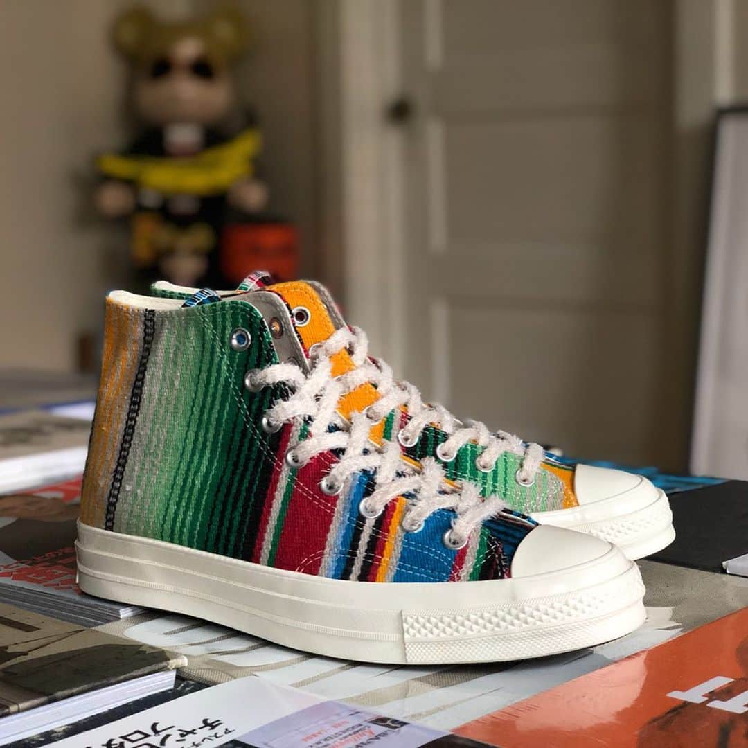 Mr. Tyさんのインスタグラム写真 - (Mr. TyInstagram)「Another pair of custom @converse #chucktaylor70s. Serape is right up there with my love for Pendleton, so this had to be done. Since I’ve never seen a authentic serape pair of Chucks— I hade to make’m. Sorry I had to delete the ripstop nylon pair, gotta take better pics! #theshoegame @converse_style #sneakerfreaker #kicksonfire #complexkicks #ijustlikeshoes #converse #allstar #allstars #chucks #lifeinchucks #instachucks #conversestyle #lovemychucks #1970schucks #conversefamily #converse70s #チャックテイラー #serape #chucktaylor #taylorgang #weareallstars」11月20日 10時15分 - regularolty
