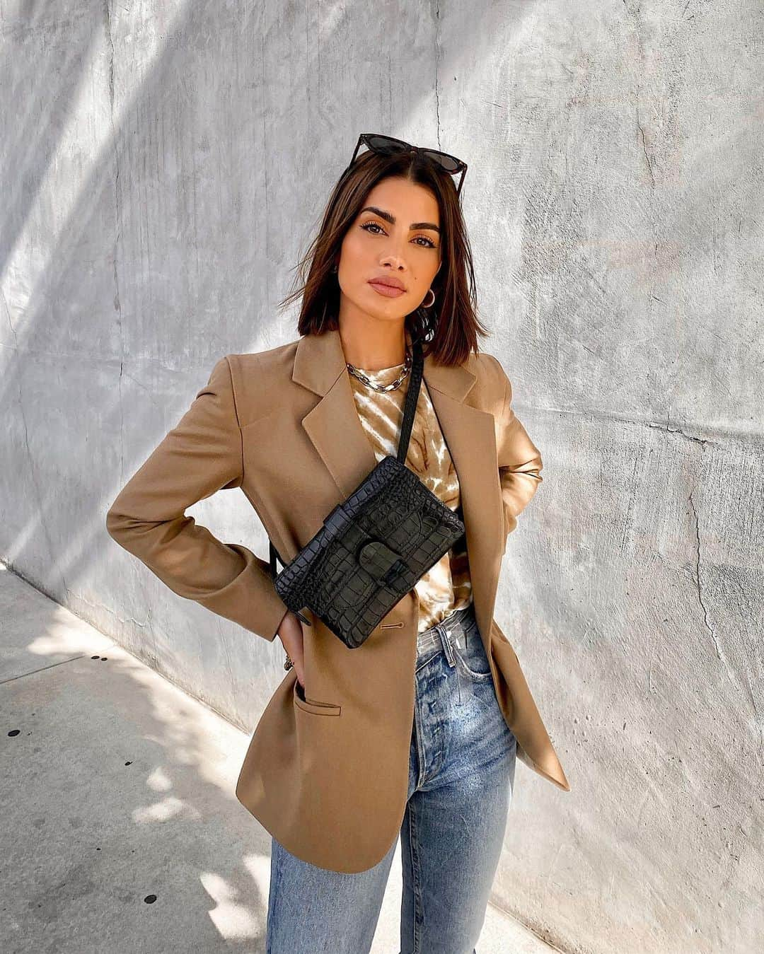 Camila Coelhoさんのインスタグラム写真 - (Camila CoelhoInstagram)「Casual Tuesday in LA!🧡 (In my new @senreve bag) #ootd #senrevepartner ————- Terça casual por aqui! (Adoro um jeans no dia a dia e vocês?) A bolsa é @senreve ! #senreve #lookdodia」11月20日 10時17分 - camilacoelho