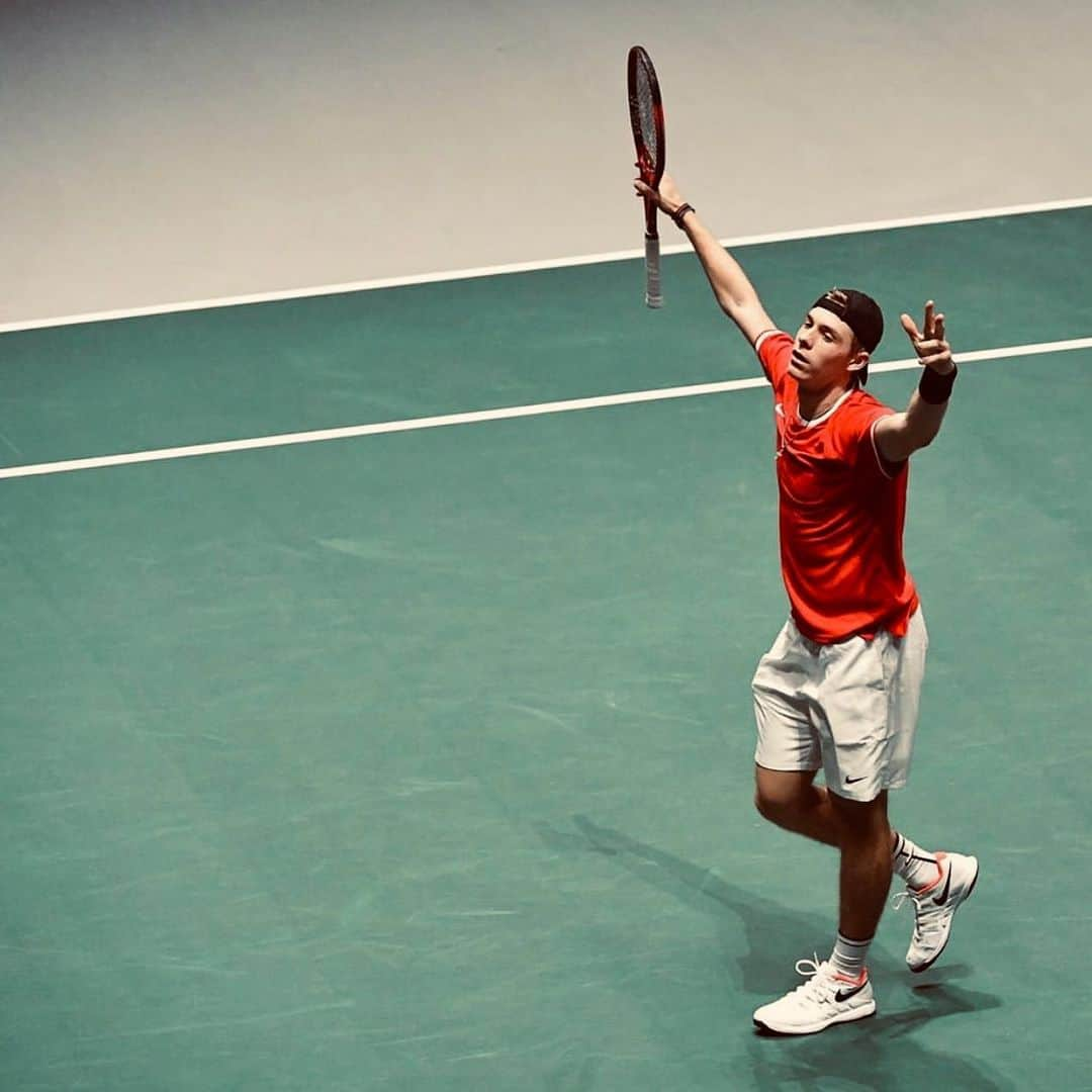 デニス・シャポバロフさんのインスタグラム写真 - (デニス・シャポバロフInstagram)「Into the Quarters💪🏼💪🏼 @daviscupfinals #GoCanada #LetsGoBoys」11月20日 10時28分 - denis.shapovalov