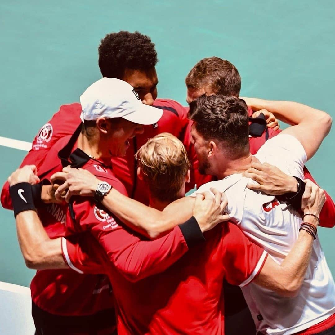 デニス・シャポバロフさんのインスタグラム写真 - (デニス・シャポバロフInstagram)「Into the Quarters💪🏼💪🏼 @daviscupfinals #GoCanada #LetsGoBoys」11月20日 10時28分 - denis.shapovalov