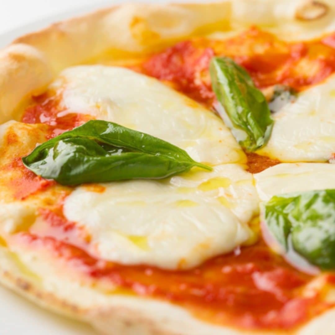 ビアージョ新宿のインスタグラム：「こんにちは、新宿西口のイタリアン＆ワインバル「ビアージョ」です。 ブログ更新しました！ 「ビアージョで、ワインと一緒にピザをお楽しみください！」 是非ご来店をお待ちしております。 ▼詳しくはこちら▼ https://viagio-shinjuku.com  #ビアージョ#新宿#イタリアン#バル#居酒屋#送別会#二次会」