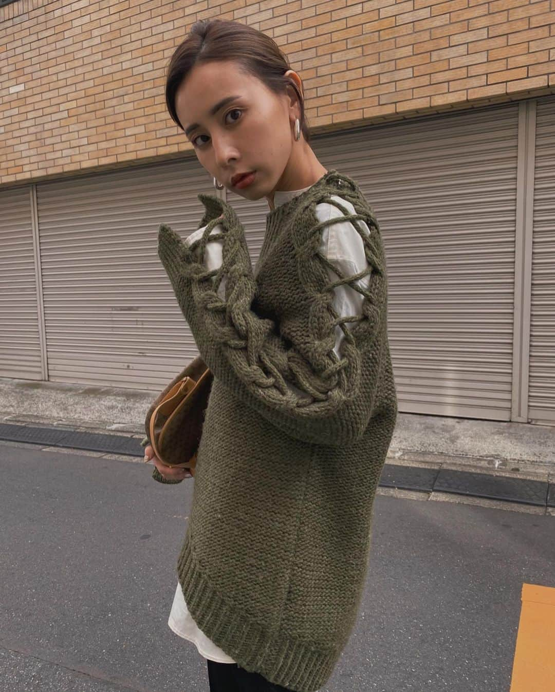 黒石奈央子さんのインスタグラム写真 - (黒石奈央子Instagram)「あめりふく。 . . UNDRESSED SHIRT LAYERED KNIT ¥17500+tax 11/22 UNDRESSED TWINKLE PT ¥12000+tax 11/26 PUMPS  @bottegaveneta . . このコーデ大好きなやつ。 ショルダーがレースアップになっててシャツがチラ見えする可愛すぎニット！ . @ameri_shinjuku @amerivintage @ameri_daikanyama @ameri.shinsaibashi #ameri#amerivintage #fashion #vintagefashion #coordinate#ootd#outfit#osanposnap #705_outfit #大人ファッション #大人コーディネート #大人スタイル #modestyle #modefashion#modecasual」11月20日 16時00分 - blackstone705