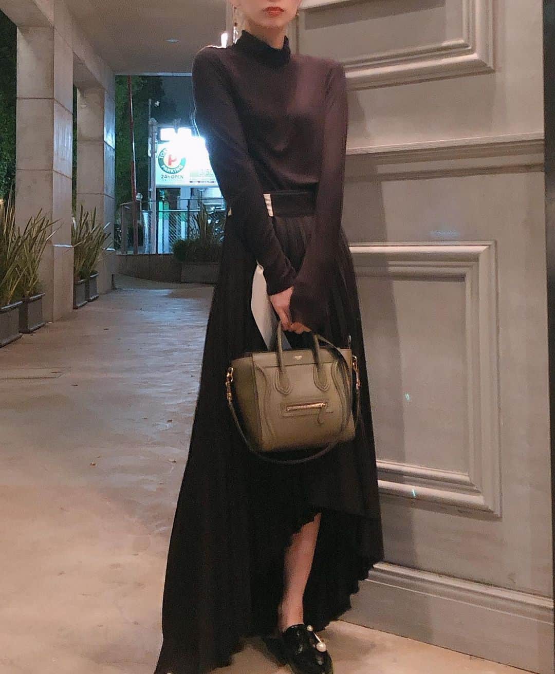 尾崎紗代子さんのインスタグラム写真 - (尾崎紗代子Instagram)「娘がとにかく暴れん坊なんですが そこがまた可愛い。 親バカです。 .  #ootd #fashion #basic #coordinate #outfit #osayocode  #今日のコーデ #シンプルコーデ #ファッション」11月20日 15時53分 - osayo_osayo