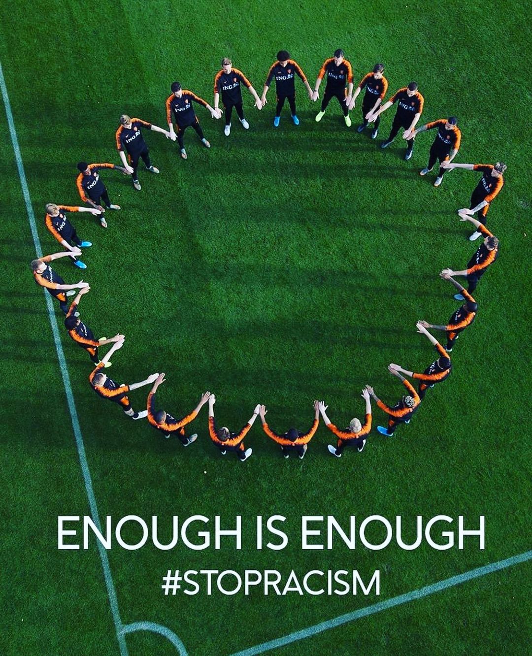 ルート・ファン・ニステルローイさんのインスタグラム写真 - (ルート・ファン・ニステルローイInstagram)「#SayYesToEquality #SayNoToRacism Well done team NL and CAPTAIN Gini Wijnaldum!」11月20日 16時01分 - rvnistelrooy_x