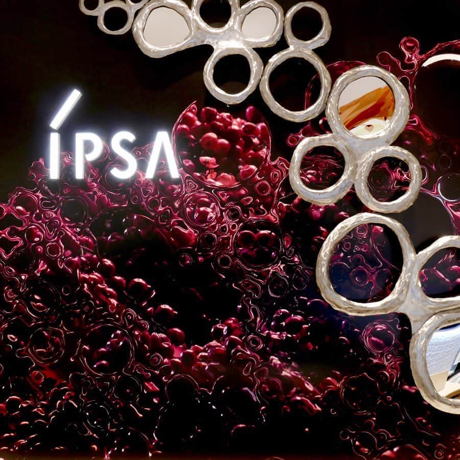 IPSA Japanさんのインスタグラム写真 - (IPSA JapanInstagram)「【伊勢丹新宿店グランドオープン】 ・ 11/20(水)、本日から12/1(日)までにセラム 0をご購入いただいたイプサメンバーシップの方(先着100名さま)に、「Sky High Juice Bar(スカイハイ ジュースバー)」とのコラボドリンクチケットを進呈します。ぜひ足をお運びください。季節ごとに変わる今後のインスタレーションもお楽しみに。 ・ ◆チケット引き換え期間・ドリンク種類 ①11/20(水)～12/31(火) 「0」スムージー(バナナ、みかん、ブルーベリー、コリアンダー、タベルモ(生スピルリナ)、スピルリナパウダー) ②1/6(月)～1/31(金) 「0」ジュース(セロリ、フェンネル、みかん、りんご、ブルーマジック) ※いずれも伊勢丹新宿店限定 ・ https://bit.ly/2QvNaLR ・ #ipsa #イプサ #オープン #ipsa_ショップ情報 #伊勢丹新宿店 #セラム0 #セラムゼロ #serum0 #美容液 #skincare #スキンケア #デトックス #SkyHighJuicebar #スカイハイジュースバー #ジュース #ドリンク #スムージー #スピルリナパウダー #生スピルリナ #スピルリナ #ブルーマジック」11月20日 10時30分 - ipsa_jp
