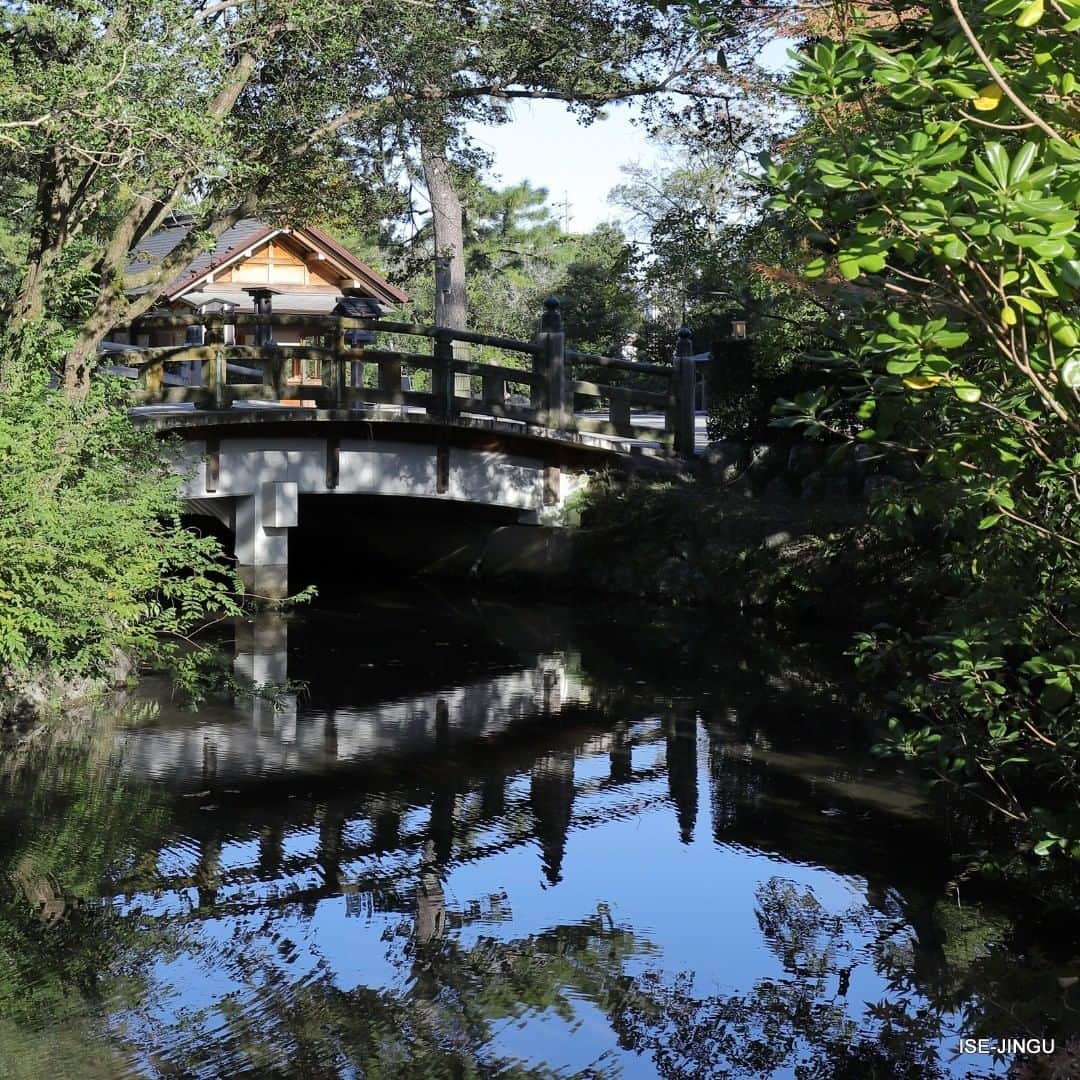 伊勢神宮さんのインスタグラム写真 - (伊勢神宮Instagram)「#伊勢神宮 #神宮 #神社 #心のふるさと #外宮 #表参道 #火除橋 #ISEJINGU #JINGU #SOUL_of_JAPAN #Japan #Jinja #Shinto #Geku #Hiyoke_bashi」11月20日 10時58分 - isejingu.official