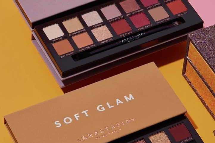 Anastasia Beverly Hillsさんのインスタグラム写真 - (Anastasia Beverly HillsInstagram)「Black Friday Vault featuring our best selling eyeshadow palettes ⚡️Modern Renaissance & Soft Glam ⚡️ ⚡️US Price is $49  Limited Edition created for the biggest shopping week of the year  LAUNCH INFO:  Sephora 11/26 9pm PST Sephora Canada 11/26 9pm PST SiJCP  11/26 9pm PST Ulta 11/27 2pm PST」11月20日 11時00分 - anastasiabeverlyhills