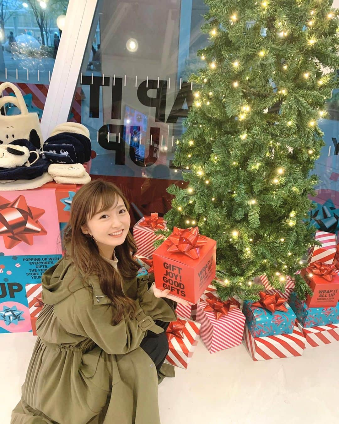 西村笑花さんのインスタグラム写真 - (西村笑花Instagram)「🎅🏻 ・ ・ 大好きなPLAZA 🎄🎁 @plazastyle ❤︎ 可愛い海外商品がいっぱいで居るだけでわくわくする！🥰 いまはクリスマスにぴったりのアイテムがたくさんあって 私もあったかグッズが欲しくなりました⛄️❤️ マフラーや手袋、靴下などなど ちょっとしたプレゼントにおすすめです❤︎ #PLAZA #プラザ #PLAZAギフト #PLAZAホリデー #クリスマスプレゼント #pr #gift #present  #merrychristmas」11月20日 11時01分 - emika_nishimura