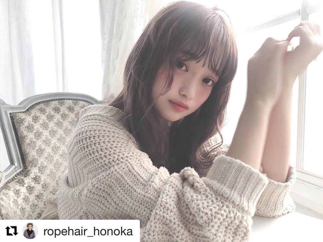 THROW 【スロウ】さんのインスタグラム写真 - (THROW 【スロウ】Instagram)「#Repost @ropehair_honoka with @get_repost ・・・ . . . ベージュカラー透明感カラーお任せ下さい！ . . ROPE hairではケアブリーチを 使用しています(^^) . ご質問などお気軽にDM下さい🤗  @ropehair_honoka  ホットペッパーから指名予約できます(^^) . ROPE hair stylist ミヤギホノカ ☎︎058-201-6828 岐阜県岐阜市北一色2丁目5-1 . . Ferreira stylist ミヤギ ホノカ ☎︎0749-27-2309 滋賀県彦根市京町3-4-56 . .  #ベージュカラー#ベージュ#ベージュグラデーション#グレージュ#グレージュカラー#ハイトーンカラー#ブリーチカラー#スロウカラー#岐阜美容室#岐阜市美容院#岐阜市美容室#岐阜美容院#岐阜市ヘアセット#透明感カラー#オルチャンヘア#ROPEhair#ロープヘアー#岐阜駅美容院#滋賀美容室#彦根美容室#オリーブベージュ」11月20日 11時20分 - throwcolor