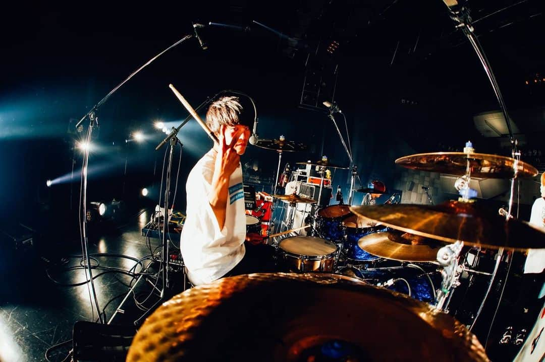 KOUHEIさんのインスタグラム写真 - (KOUHEIInstagram)「2019.11.19 なんばHatch  FM802 30PARTY LIVE REDNIQS 📸　@junpeihiyoshi  浅井さんありがとうございましたー！！ #感情はどこへ #最後は #ファンモンのジャケに #使ってください」11月20日 11時29分 - kouhei04ls