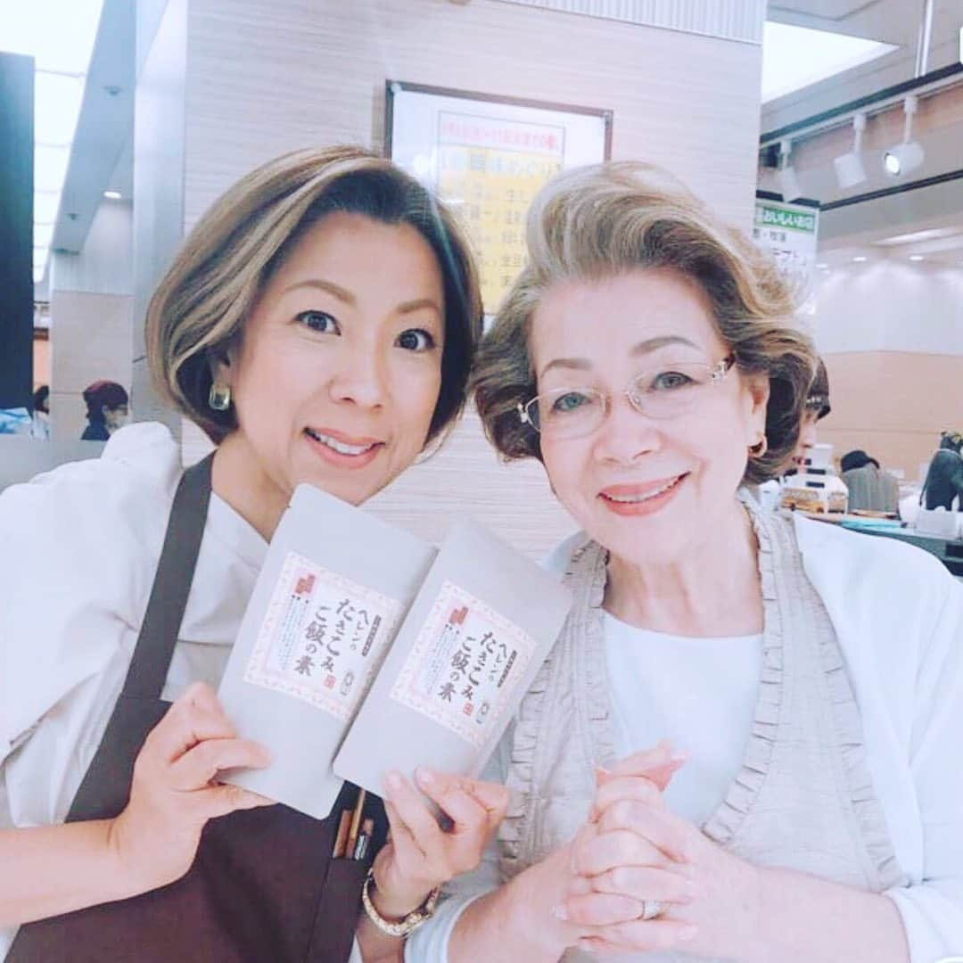 西川忠志さんのインスタグラム写真 - (西川忠志Instagram)「川西阪急百貨店・フードイベント  バンザイキッチンが今回も 川西阪急さんのフードイベントに 参加させて頂きます！ 本日11月20水曜日から26日火曜日迄です！ 皆様方のご来場を心よりお待ち申し上げております。  妹・かの子のInstagramにイベントの動画が載っております！ お宜しければご覧くださいませ。  追伸＊写真は前回時のものです。  感謝  #川西阪急 #デパート #百貨店 #催事 #フードイベント #イベント #バンザイキッチン #西川ヘレン #西川かの子  #出汁 #ありがとうございます #ありがとう #感謝 #西川忠志」11月20日 11時36分 - nishikawa_tada