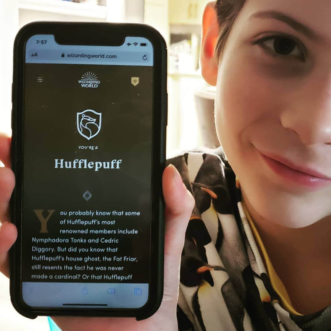 ジェイコブ・トレンブレイさんのインスタグラム写真 - (ジェイコブ・トレンブレイInstagram)「I am a Hufflepuff and maybe you are too! I thought I was a Gryffindor but they smell like poo! 💩😉 #Hufflepuff」11月20日 11時40分 - jacobtremblay