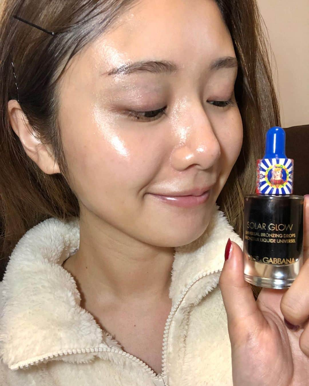 一木美里さんのインスタグラム写真 - (一木美里Instagram)「𝒔𝒖𝒏𝒌𝒊𝒔𝒔𝒆𝒅💋🇮🇹🍋 Solar Glow Universal ブロンズドロップス🌞は#ドルガバコスメ ! メイク＆スキンケア効果もあるアイテムでお肌を健康的な色にしてくれます♡シェーディングとしても使えるし、少し健康的に見せたいときに使おうと思います😍3枚目はうっすらこれをシェーディングとして塗った状態！ ドルガバのコスメたちが可愛くて他にも気になるものがたくさん💄 . . #beauty#cosmetics#dolceandgabbana#dolceandgabbanabeauty#ドルガバビューティ#伊勢丹コスメ#コスメ#ブロンズメイク#新作コスメ#화장품#촉촉」11月20日 11時54分 - misato_ichiki