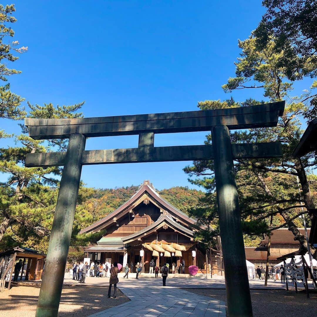 夏目愛美のインスタグラム：「♡ 先週取材で出雲へ行ってきました⛩ 神在月ということで、たくさんパワーを頂いてきました。 #出雲 #出雲大社 #神社 #神在月 #instagood」