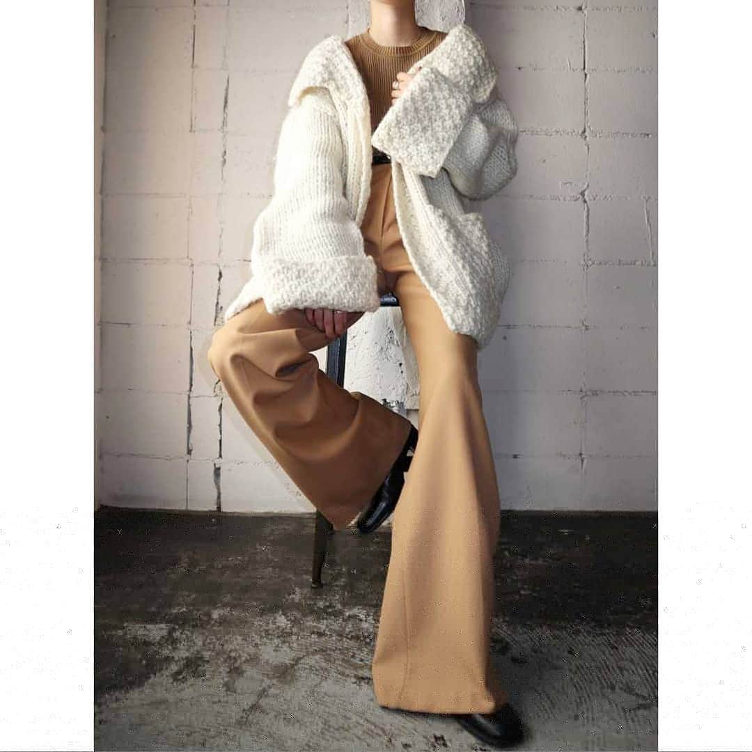 吉祥寺 古着屋 Orfeoのインスタグラム：「Volume Knit Coat  #orfeo #kichijoji #tokyo #vintage #used #fashion #coordinate #outfit #オルフェオ #吉祥寺 #東京 #古着 #ヴィンテージ #ユーズド #ファッション #コーディネート  掲載商品のお問い合わせはメールにて承っております。コメント、DMでのお問い合わせは受け付けておりませんのでご了承ください。」