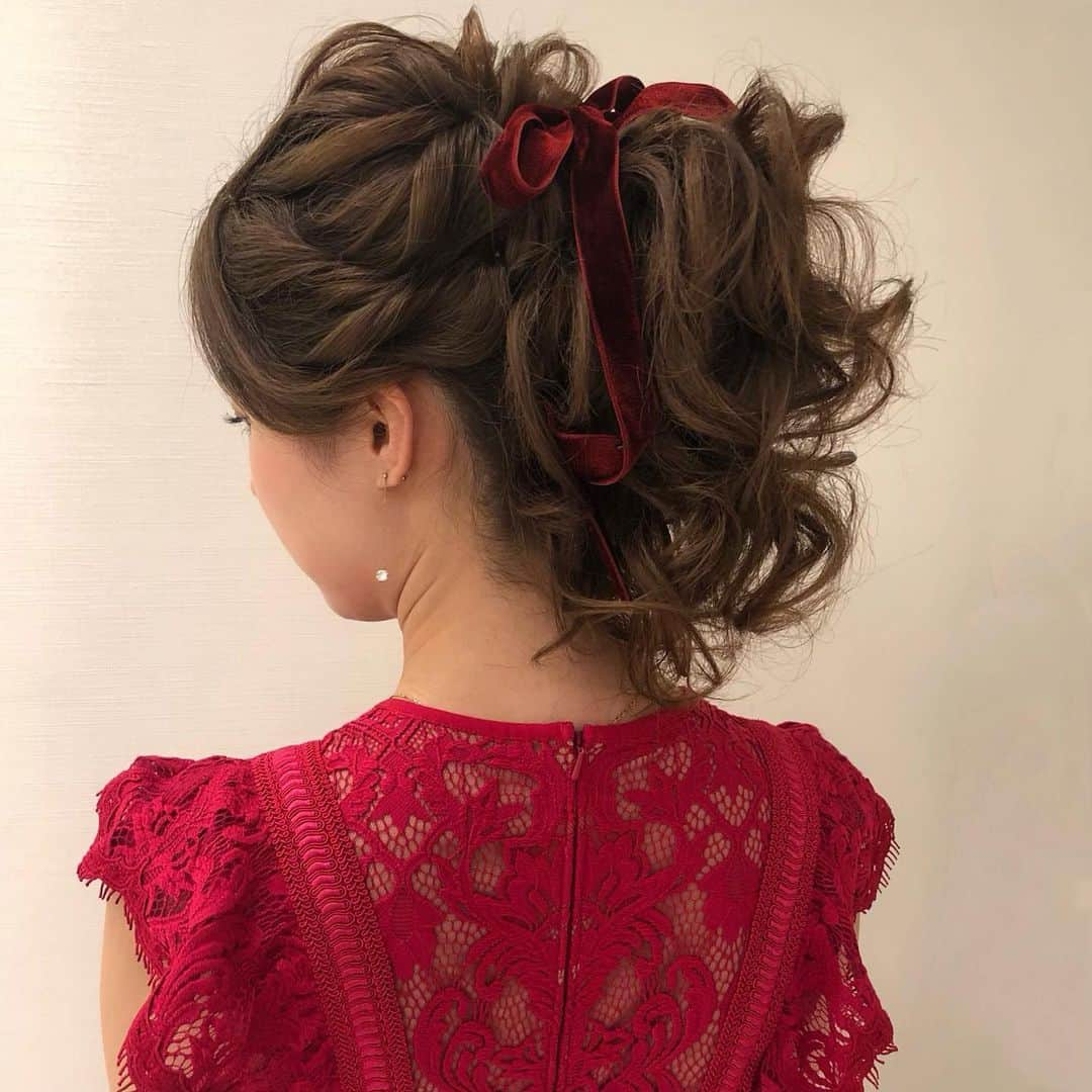 Tomoyo Kitamuraさんのインスタグラム写真 - (Tomoyo KitamuraInstagram)「先日のお客様。 高めのボリュームポニー。  #ヘアメイク #ヘアセット #ヘアアレンジ #ヘアスタイル #銀座#美容師 #ウェディング#ウェディングヘア #ブライダル#ブライダルヘア #結婚式#プレ花嫁#花嫁#前撮り#着物#浴衣 #シニヨン#ダウン#夜会巻き #ヘアメイクリハーサル #bride#bridehair#bridal#updo#upstyle」11月20日 12時18分 - tmy_o3.pugmi