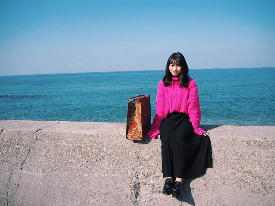 のインスタグラム：「海の磯臭さが良いんです この匂いに囲まれて育ったのに この匂いが懐かしいと感じるようになりました、、 #🐟」
