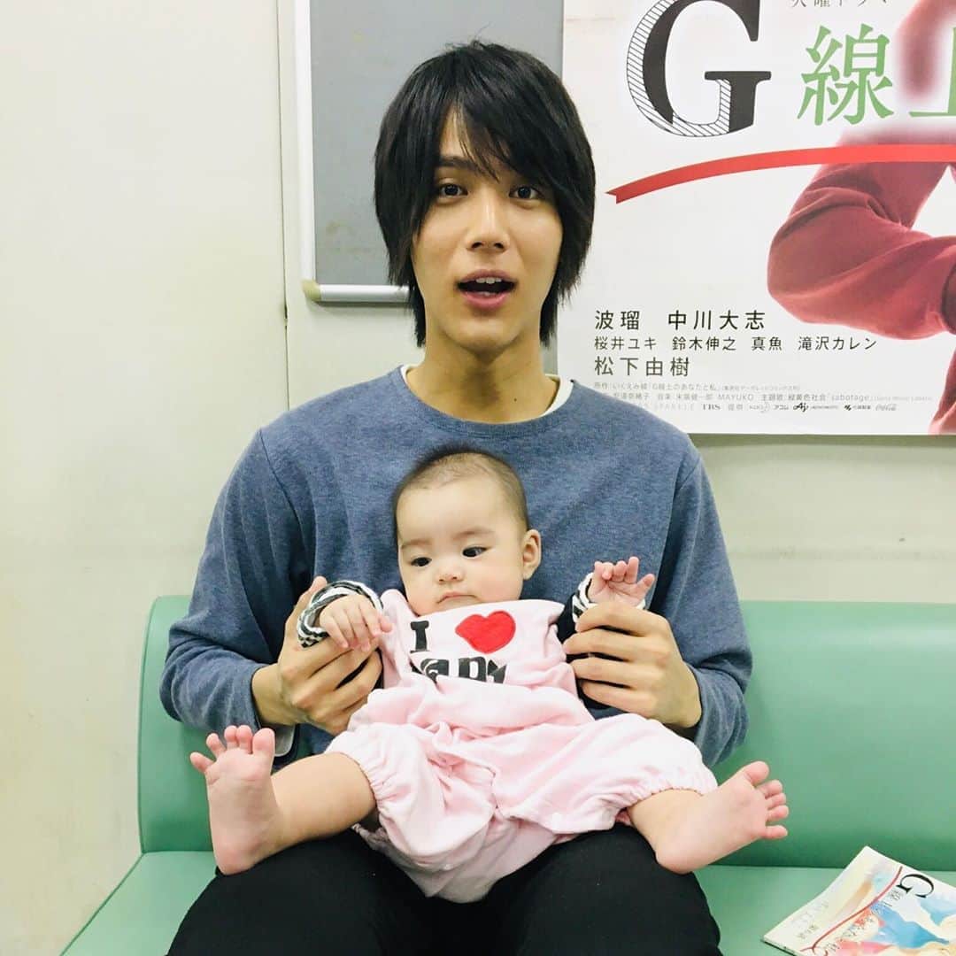 【公式】G線上のあなたと私のインスタグラム：「_﻿ 改めまして…﻿ 『#G線上のあなたと私 』第6話﻿ ありがとうございました😊﻿ ﻿ 録画、見逃しで追いついた方、﻿ いらっしゃいますか？💓﻿ ﻿ 癒しの大渋滞が起きているこちらを見て、﻿ 今週も残り頑張りましょう✊🏻﻿ ﻿ #理人くんと飛翔くん　#中川大志 ﻿ ﻿ #スワイプすると第7話予告﻿ #めちゃめちゃすれ違ってるぞ第7話﻿ #今から会えるってなんだドキドキだぞ第7話﻿ #眞於先生どうしたのかな第7話﻿ #すでに也映子さんと一緒に泣いたぞ第7話﻿ ﻿ ▼第6話配信中﻿ tver.jp/corner/f0042462」