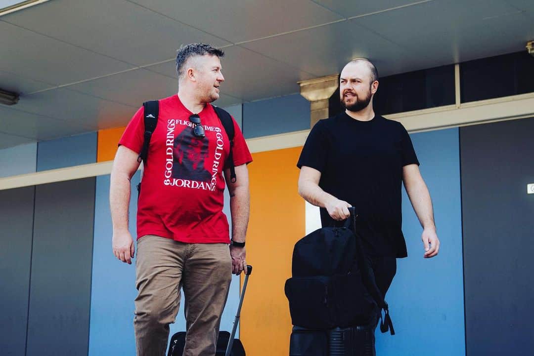 ジ・アストン・シャッフルのインスタグラム：「We weren’t gifted our suitcases but please enjoy this demo of how we use them!」