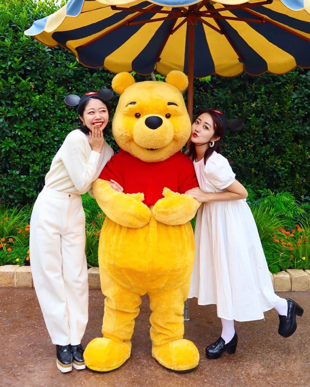 中島奈津希さんのインスタグラム写真 - (中島奈津希Instagram)「🐻❤️🍯﻿ ﻿ ﻿ ﻿ ﻿ ﻿ なんだかイケメンな#ぷーさん 🐻💛﻿ ﻿ ﻿ #クリパレ がなくなってから﻿ ぷーさんに会える機会が少なくなっちゃったから﻿ 会えた時めちゃくちゃ嬉しかったよ🥺❤️❤️❤️﻿ ﻿ ﻿ ﻿ ﻿ ﻿ この時のキャストさんが﻿ 永遠に連写してくれてたから﻿ とにかくたくさん写真ある！笑﻿ ﻿ グリ中の写真も﻿ また載せます☺️💗﻿ ﻿ ☁️☁️☁️☁️☁️☁️☁️☁️☁️☁️☁️☁️☁️☁️☁️☁️﻿ #disneysisters_jp ﻿ #中島姉妹　﻿ #上海ディズニーランド ﻿ #上海迪士尼乐园」11月20日 13時19分 - nakajima_natsuki