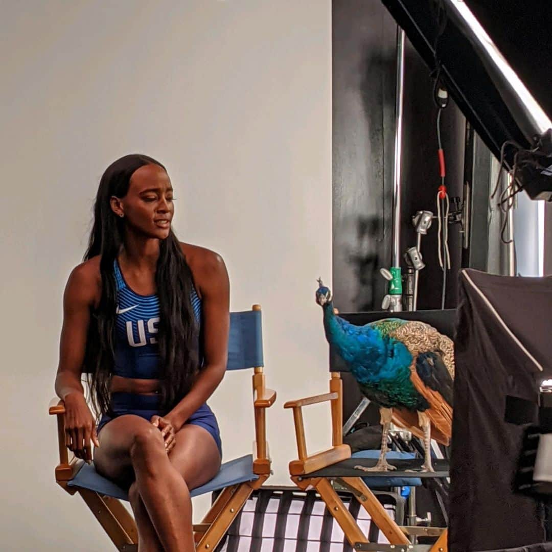 ダリラ・ムハマドさんのインスタグラム写真 - (ダリラ・ムハマドInstagram)「Convos with a peacock be like... #tokyoOlympics #dalilahmuhammad #nike #hurdles #athlete #femalesinsport」11月20日 13時22分 - dalilahmuhammad_