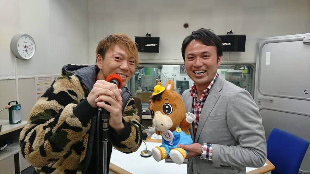 札幌テレビ「どさんこワイド朝」さんのインスタグラム写真 - (札幌テレビ「どさんこワイド朝」Instagram)「STVラジオで放送中！ 「宮西尚生のなんとかなるさ」の収録スタジオに潜入！ . 普段は見ることができないラジオパーソナリティー宮西投手は必見です！ . 私のオススメは宮西さんが街行く人の悩みに真剣に答えるMIYAマイクです！ もし、悩みがあればたくさんのメールお寄せください！ f@stv.jp . #北海道 #北海道日本ハムファイターズ #宮西尚生 選手 #札幌テレビ #stvラジオ #どさんこワイド朝 #工藤聖太」11月20日 13時22分 - dosanko_asa