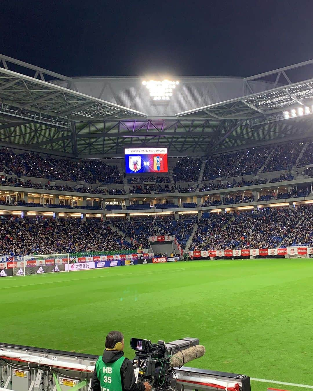 彼方茜香さんのインスタグラム写真 - (彼方茜香Instagram)「サッカー♥ 人生初めてのサッカー観戦！！ 迫力すご！時間経つの早！ 寒くてビールが温くならない（笑） #キリンチャレンジカップ2019 #吹田スタジアム #村西さん安定の面白さ #こら #スポーツ観戦 #ええですね #とても良席でした  #今週スポーツ週間 #23日はバレーボール #24日は京セラドーム」11月20日 13時33分 - serikaochikata