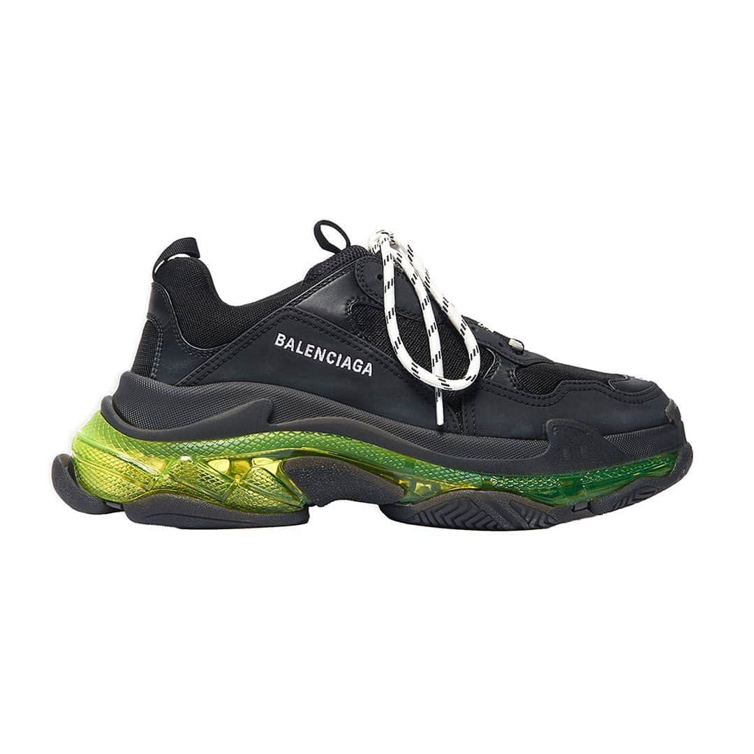HYPEBEASTさんのインスタグラム写真 - (HYPEBEASTInstagram)「@hypebeastkicks: @balenciaga has unveiled a “Black/Neon Yellow” offering of its Triple-S sneaker. The chunky shoe features a black leather-free upper contrasted against a “Neon Yellow” triple-stacked technical sole unit. Cop a pair now from Balenciaga boutiques and online for $995 USD.⁠⠀ Photo: Balenciaga」11月20日 13時51分 - hypebeast
