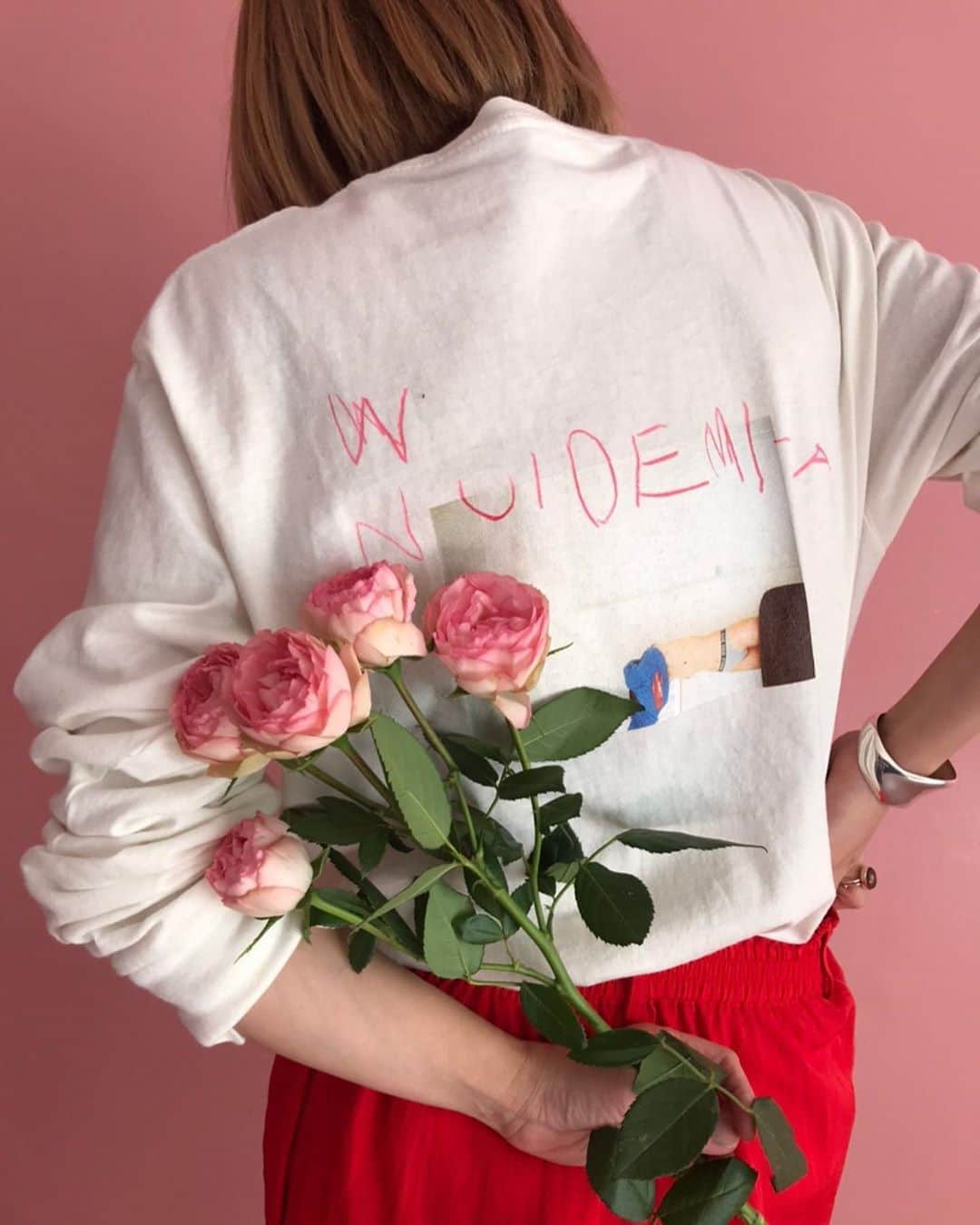 花盛友里のインスタグラム：「「脱いでみた」ロンT作ったんだー！ 長男に描いてもらった文字たちとわたしの写真。 もうすぐオンラインショップで発売予定♡ ステッカーとポストカードとセットで販売するよー！ フロントの文字は「love yourself as you love music」 Because who doesn’t love music???!」