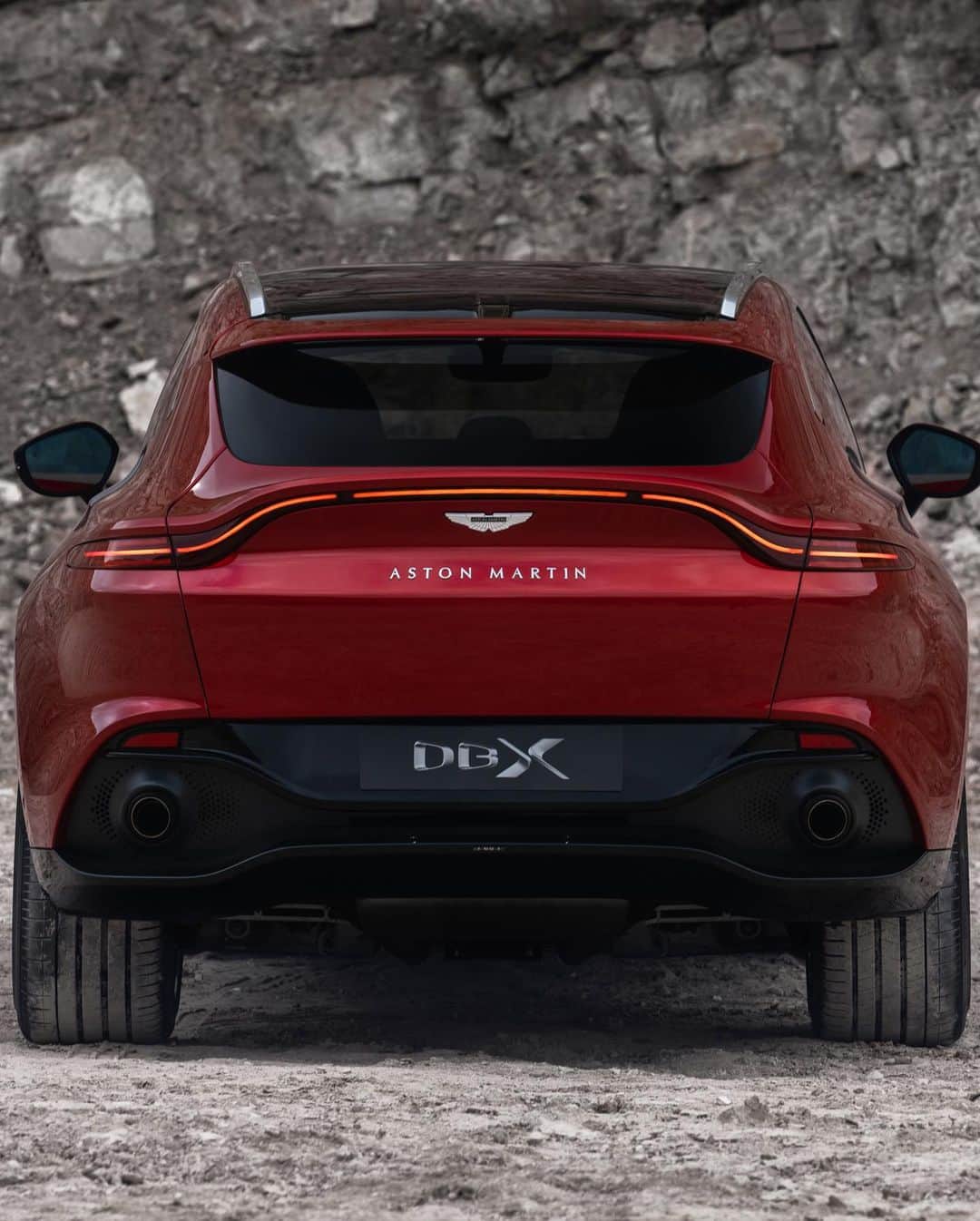 CARLiFESTYLEさんのインスタグラム写真 - (CARLiFESTYLEInstagram)「NEW 2021 Aston Martin DBX. 4.0L Twin Turbo V8 with 542hp and 516lb-ft. 0-60mph in 4.3 seconds. And a 181mph top speed. 4,940 pounds. Starting at $192,000. What do you think? #carlifestyle #AstonMartin #DBX」11月20日 14時03分 - carlifestyle
