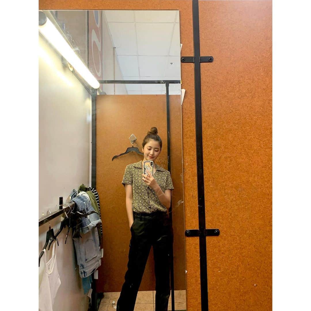 佐藤優津季のインスタグラム：「レザージャケット9㌦ トップス6㌦ #😵💕」