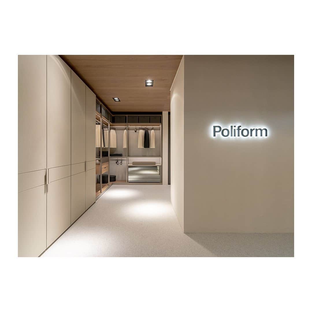 Poliform|Varennaさんのインスタグラム写真 - (Poliform|VarennaInstagram)「Again this year Poliform is taking part to Salone del Mobile.Milano Shanghai, at its fourth edition. Representative of the entire Poliform collection, the exhibition space conveys the company’s values and Italy's know-how in the best way: craftsmanship combined with innovation, excellence and elegance. An important event for the positioning of Poliform in a dynamic market such as China, whose strength is also measured by its deep-rooted presence thanks to flagship stores in the main cities of the country, which will further expand with new openings in 2020. #poliform #design #madeinitaly #shanghai #shanghaifair #fair #furniturefair #salonedelmobile #salonedelmobileshangha」11月21日 1時12分 - poliform_official