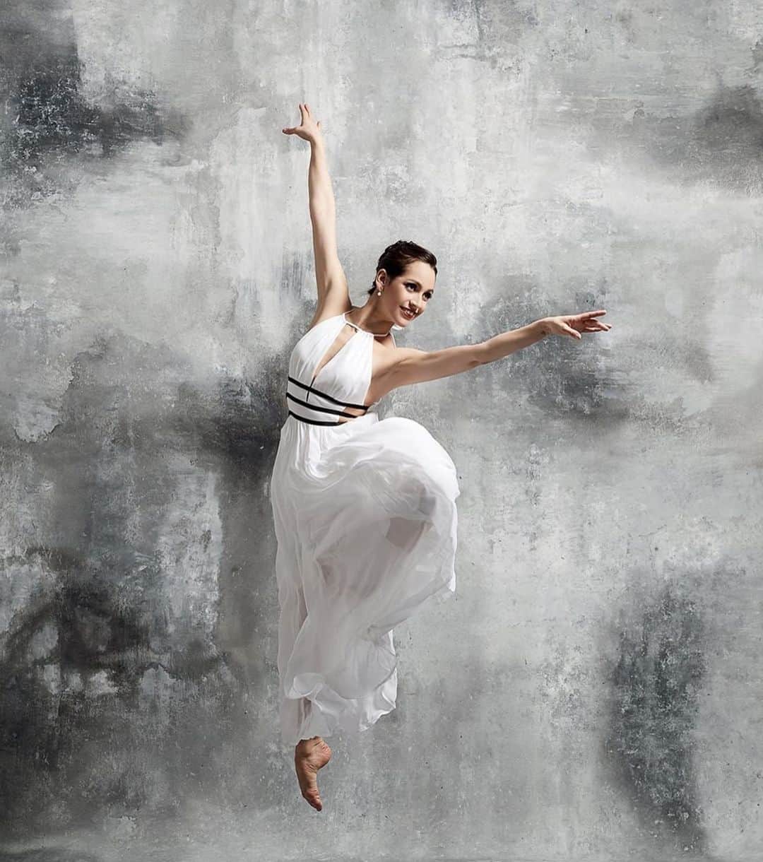 Ballet Is A WorldWide Languageさんのインスタグラム写真 - (Ballet Is A WorldWide LanguageInstagram)「So powerful. @moyadani by @rachelnevillephoto 🌸  #danimoya #rachelnevillephotography #worldwideballet 🤩👑✨」11月21日 1時07分 - worldwideballet