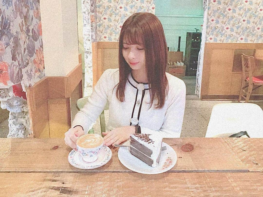 綾瀬麗奈さんのインスタグラム写真 - (綾瀬麗奈Instagram)「😊☕️ . . 雰囲気がすき、 . . . #韓国 #韓国カフェ #韓国グルメ #韓国観光 #韓国旅行 #ソウルカフェ #ソウルグルメ #koreacafe #seoulcafe #카페 #서울카페 #잔을지로 #nagoya #japan #🇯🇵 #japaneseidol #japanesegirl #likeforfollow #偶像 #名古屋 #アイドル #御朱印ガール #ゲーム女子 #タビジョ #名古屋インスタ交流会 #綾瀬麗奈の食べログ」11月21日 1時08分 - ayasereina