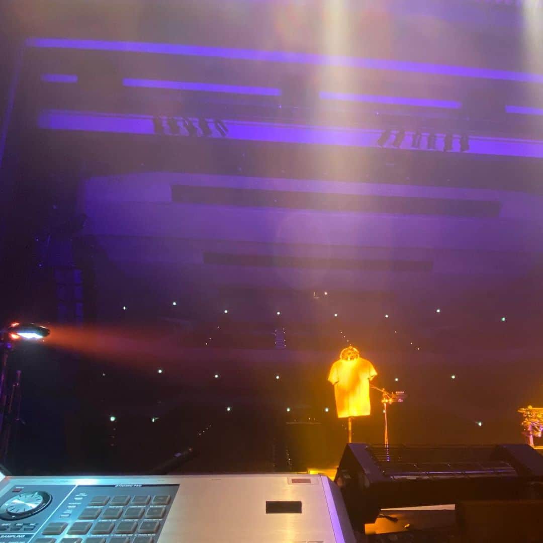 ただすけのインスタグラム：「THE ALFEE@神奈川県民ホール終了！ 大一番な曲もありましたが、良いデザインが出来たんじゃないでしょうか。 お風呂に入ってホッと落ち着きます。」