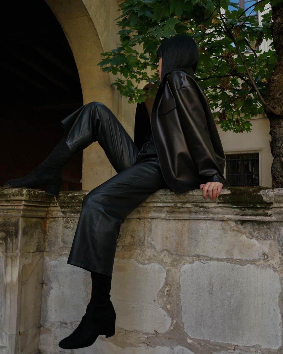 のインスタグラム：「Minimalist Parisienne Black Leather Style from Inès et Maréchal FW collection 19」