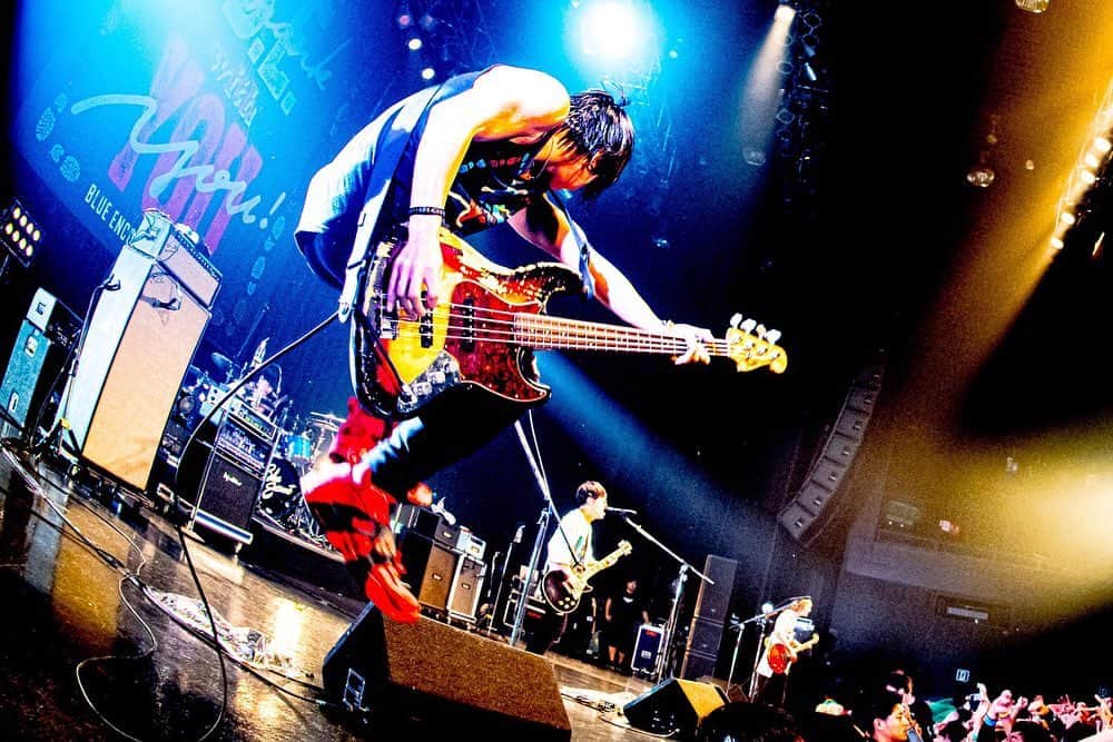 辻村勇太さんのインスタグラム写真 - (辻村勇太Instagram)「BLUE ENCOUNT TOUR2019「B.E. with YOU」 @ Zepp Tokyo day1  Photo by @hamanokazushi  #blueencount #bassist #bewithyou #1日目ありがとう #東京明日もよろしく #おつとぅーっす」11月20日 23時47分 - yuuta.tsujimura