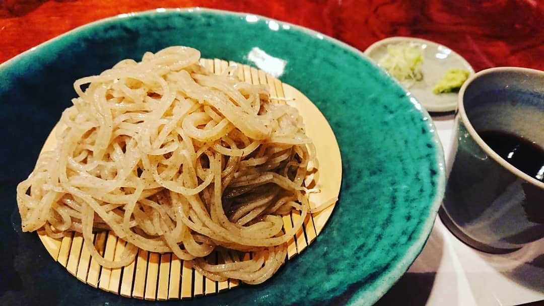 のインスタグラム：「水曜見ナイト蕎麦特集のあと、 どーしても蕎麦食べなくちゃー！！ってなって、番組終わりでお蕎麦屋さんへ😋😋😋 鴨焼き、椎茸や紅生姜の天婦羅も美味💘  今日もお疲れ様でした☺️ #水曜見ナイト #蕎麦 #五常 #新潟駅南 #鴨焼き #紅生姜 #生放送終わりで #夕食 #十割蕎麦 #伊勢みずほ #お疲れ様でした #おやすみなさい #新潟グルメ #新潟蕎麦 #新潟夜食 #麺活」