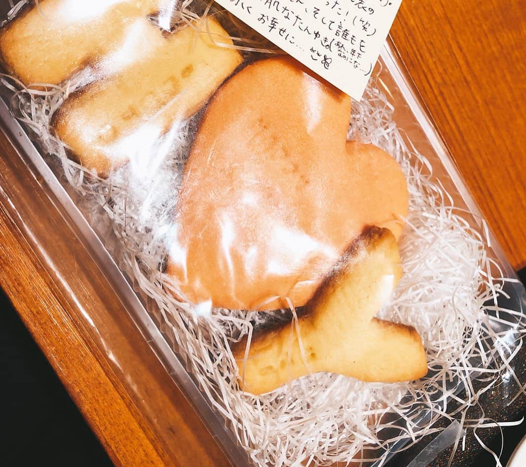 淡輪優希さんのインスタグラム写真 - (淡輪優希Instagram)「😭💐💙 サプライズでお祝い嬉しすぎて。。しかもとてつもなく忙しいはずなのに可愛すぎる手作りのクッキー…どんだけ愛がこもっているの‼︎ もう！本当に嬉しかった。よーちゃんありがとう🥺だいすきよー！ @yoko.ozawa729 #小澤陽子 #フジテレビアナウンサー #脱力タイムズ  #私も2人みたいにお馬さんの熱いドラマにハマる日がくるのかな🏇笑」11月21日 0時01分 - yukitannowa