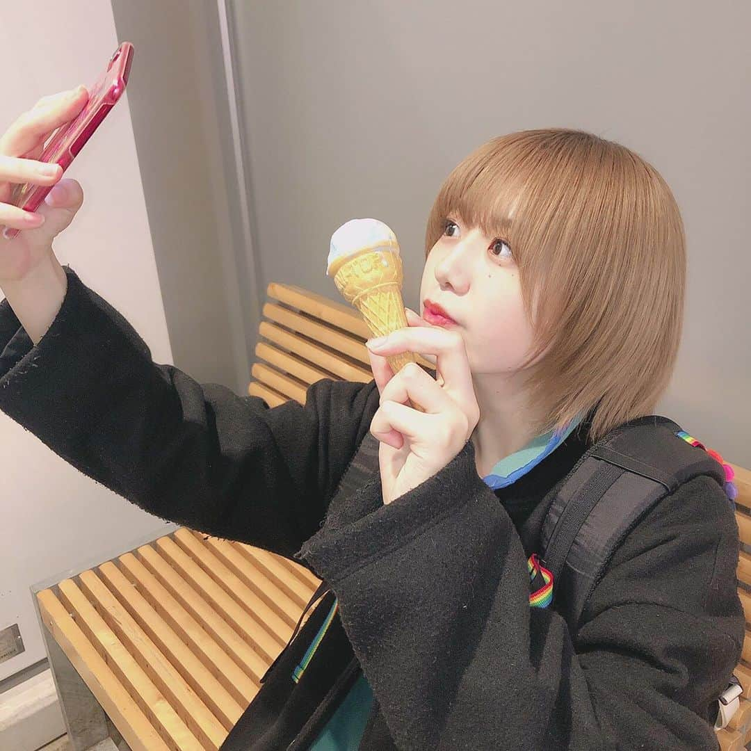 月雲ねるさんのインスタグラム写真 - (月雲ねるInstagram)「🍦🍌🇸🇪 #eatneru #イケア #IKEA #ソフトクリーム #アイス #icecream #아이스 #먹스타그램 #맛스타그램」11月21日 0時20分 - neruneruworld