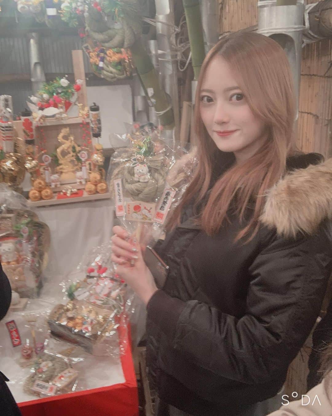 加藤雛のインスタグラム：「酉の市行ってきたよ〜 🥶  #soda #漏れなく盛れます #terracotta」