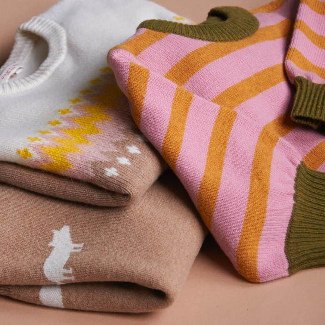 のインスタグラム：「Shop the Holiday Selection 🐷✨link in bio #demylee #holidayattire #jacquard #stripes #zigzag #sweaters」