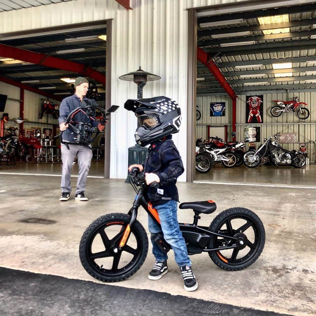 Harley-Davidson Japanさんのインスタグラム写真 - (Harley-Davidson JapanInstagram)「大人になれば。 #ハーレー #harley #ハーレーダビッドソン #harleydavidson #バイク #bike #IRONe #ライダー #rider #ガレージ #garage #夢 #dream #情熱 #passion #2019年 #自由 #freedom」11月21日 0時37分 - harleydavidsonjapan